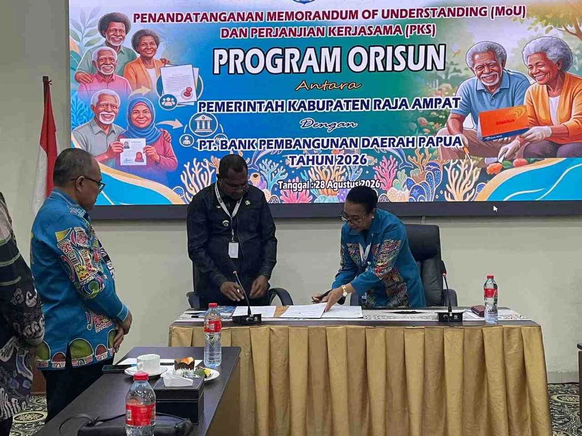 Penandatanganan kerja sama ORISUN antara Pemkab Raja Ampat dan Bank Papua di Sorong